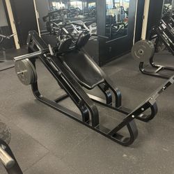 Plate Loaded Hacksquat 