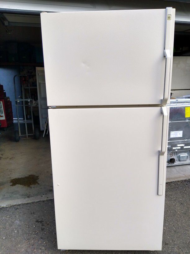 G.E Refrigerator Freezer Fridge 