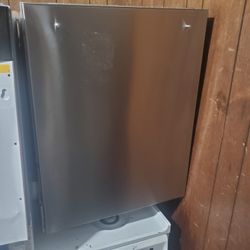 vertazzoni new open box  warranty  dishwasher  24 inches ..NO handle..$250.new open box