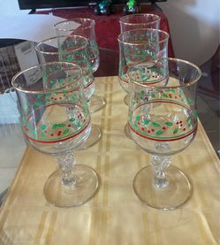 Like New Set of 6 Christmas Holly Wine Glasses