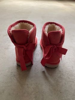 Girls winter boots.