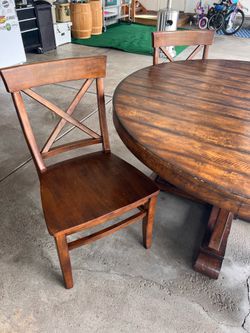 Round Table & 4 Chairs