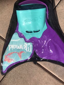 New child’s adjustable mermaid swim fin
