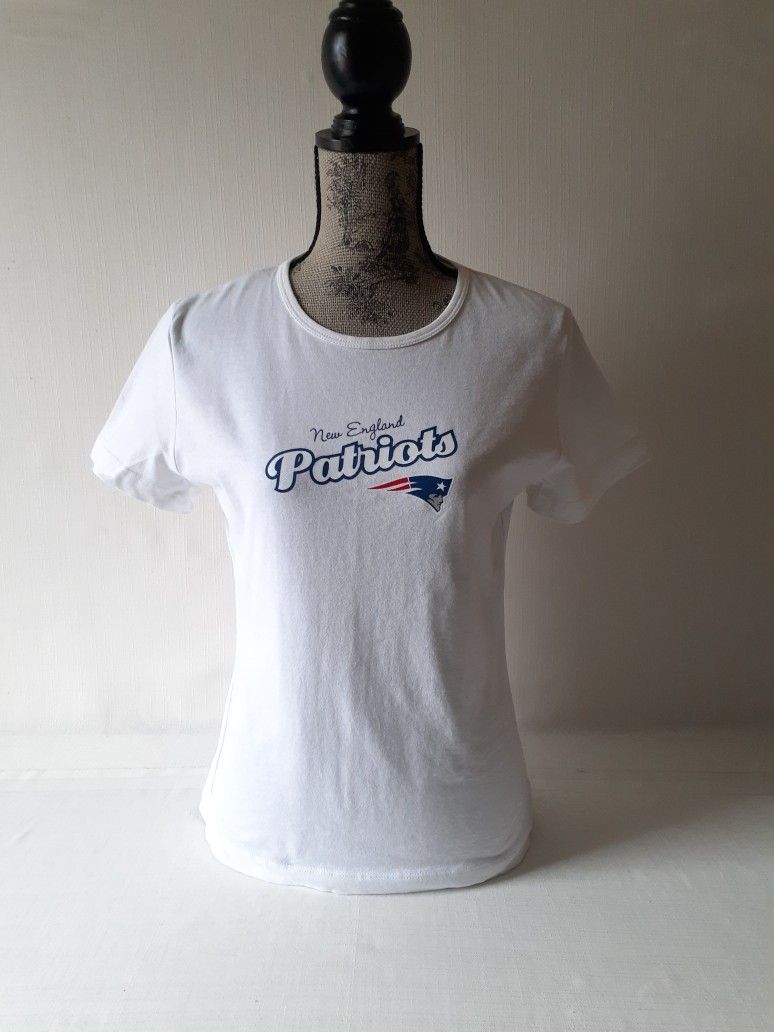 NFL New England Patriots women's white short sleeve graphic t-shirt size M