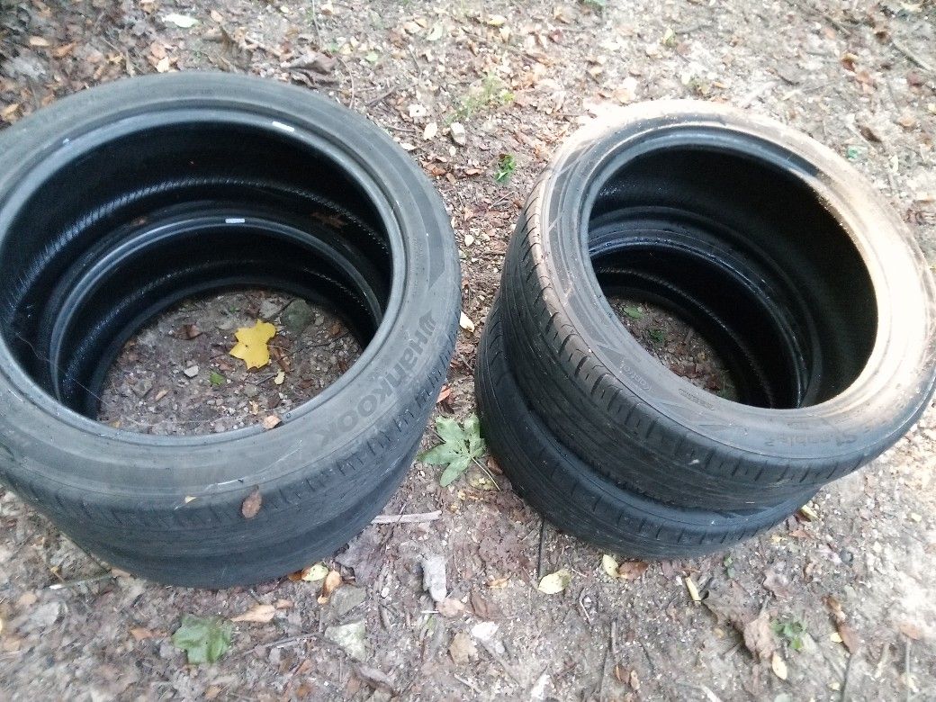 Good Matching Set Of 245 45 19in Kenda Tires 50$