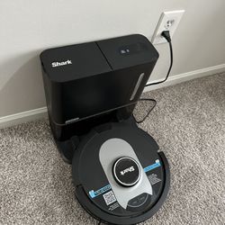 Shark AI Ultra Robot Vacuum
