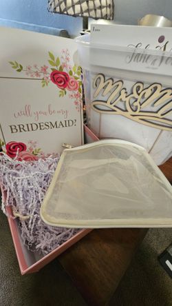 Bridesmaid gifts box sets, games, balloons