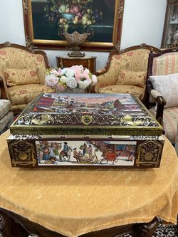 Beautiful Vintage E. Otto Schmidt Nürnberg Lebkuchen Decorative Tin Box European Village Scene