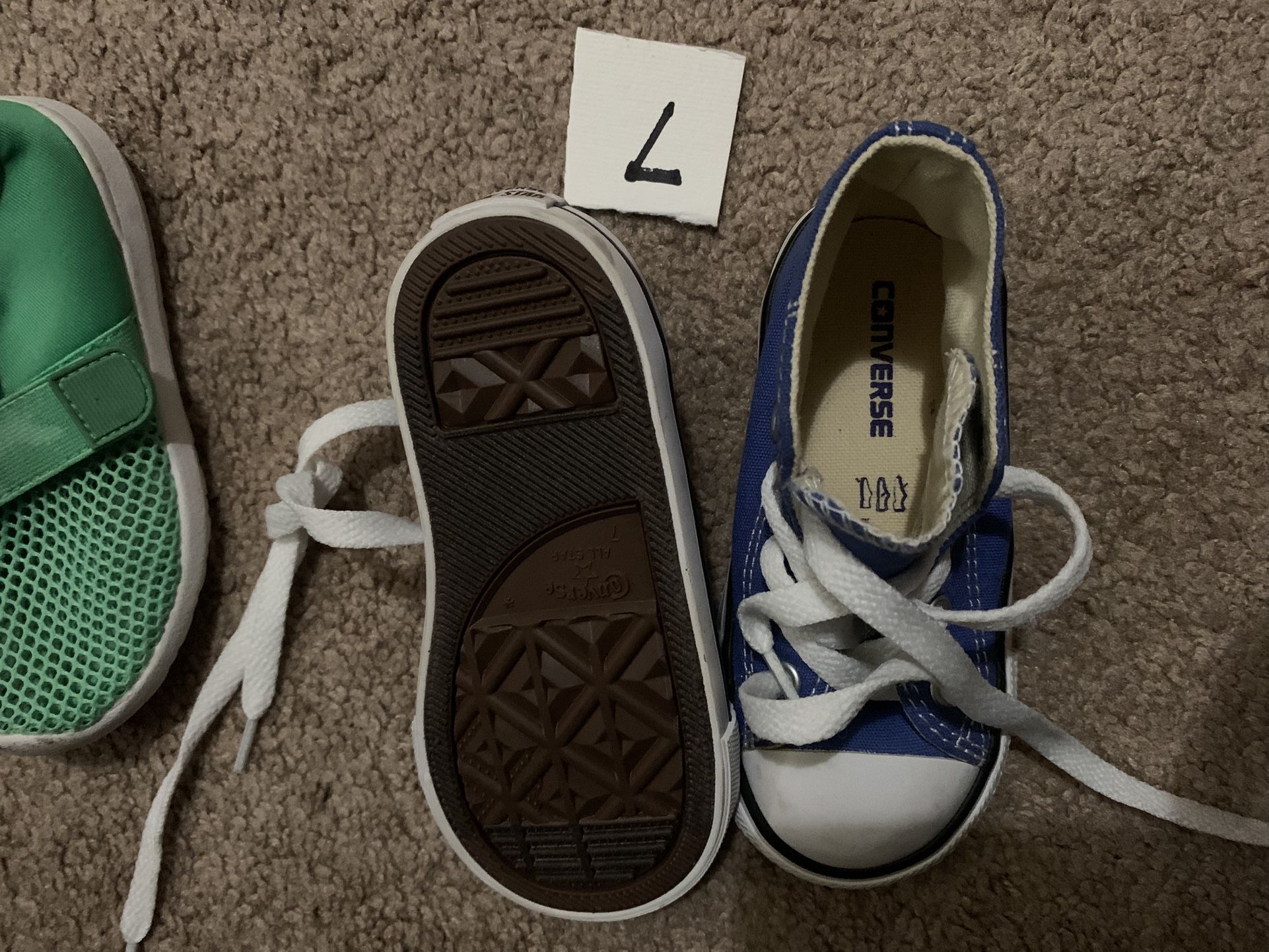 Converse Chuck Taylor Hi Top Size 7 -toddler 
