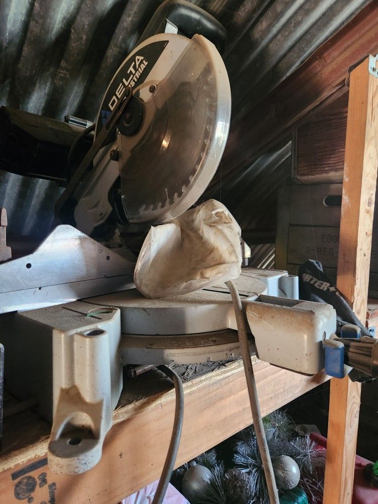 Delta 10in Compound Miter Saw 