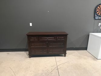 Bayside Furnishings — Jordan 7-Drawer Dresser