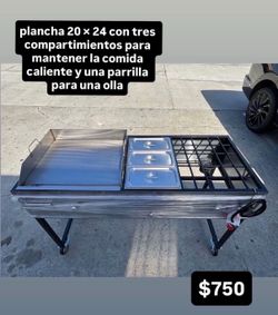 plancha 20 x 24 con tres compartimientos para mantener la comida caliente y una parrilla