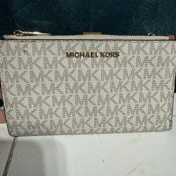 Michael Kors Wristlet 
