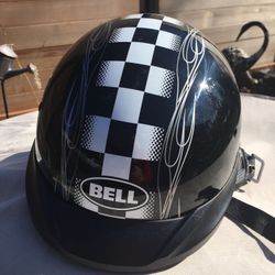 Bell pit boss checkered helmet medium