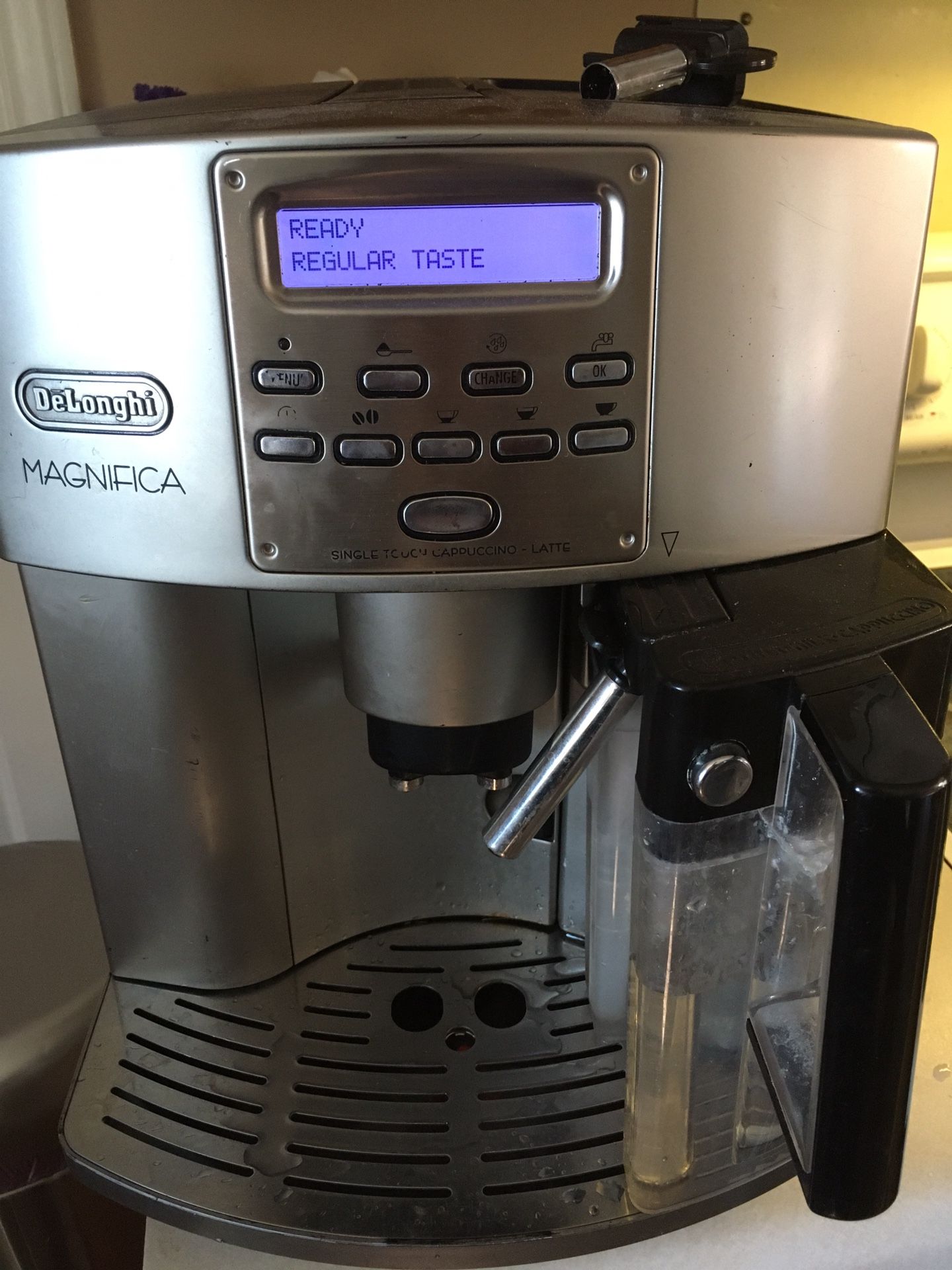 DeLonghi Magnifica Espresso/Coffee/Iced Coffee Maker With Automatic Latte Crema Milk Frother