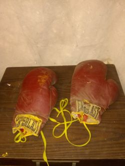 Vintage Everlast boxing gloves