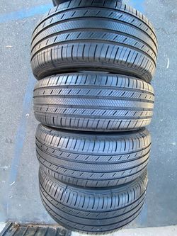 Vendo 4 llanta es MICHELIN PRIMIER LTX235/55 R20