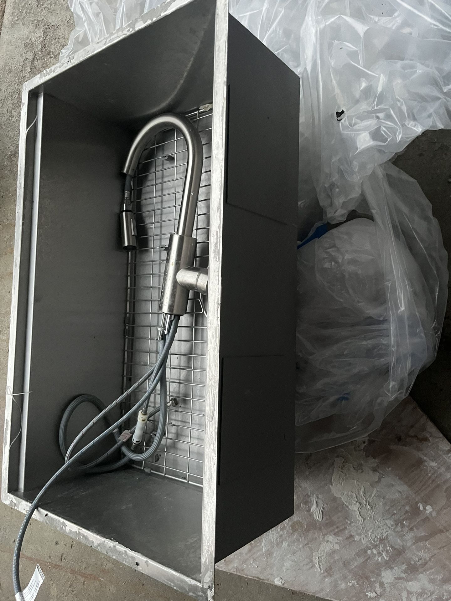 Kitchen sink With faucet And Accessories