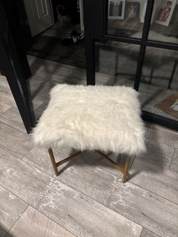 Vanity chair