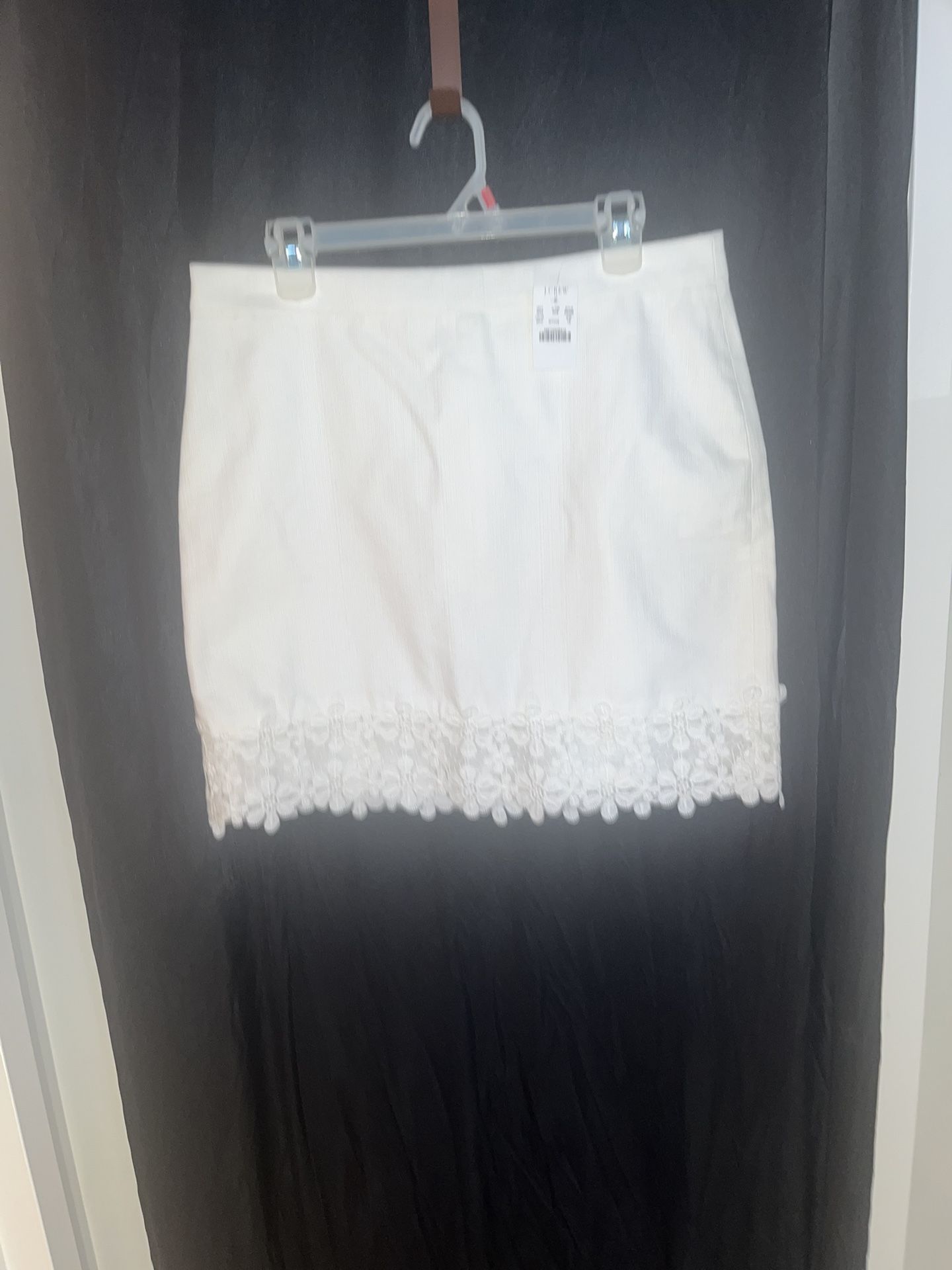 J. Crew White skirt with lace trim .Size 12. 100% Cotton. NWT.
