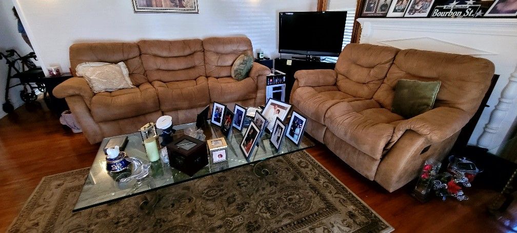 Living room set, sofa, love seat w recliner chair