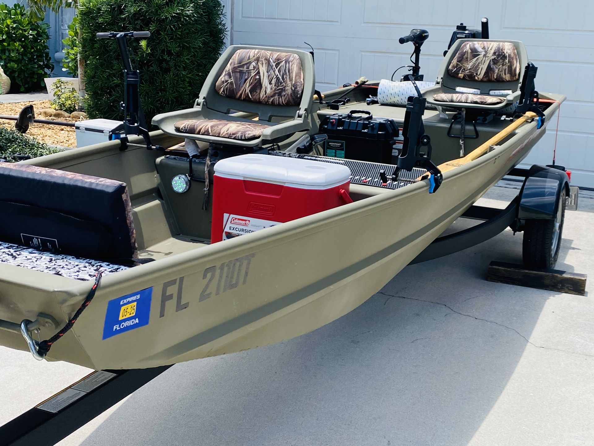 2025 1436 Jon Boat Tracker Grizzly With 6hp Mercury 4 Stroke