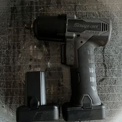 Snap on 3/8 Impact With 2 Batteries And Charger 