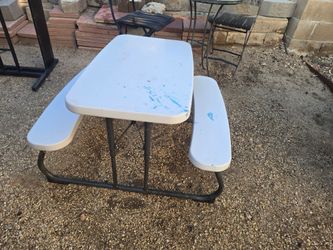 Kids picknic table