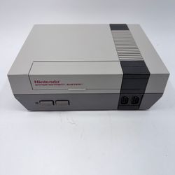 Nintendo Entertainment System NES Video Game Console NES-001 Gray