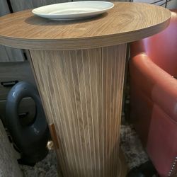 Bar/Cocktail Table With Storage