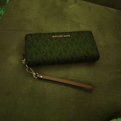 Michael Kors Jet Set Continental Wristlet