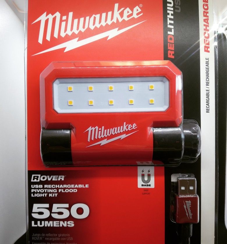 Milwaukee pivoting flood light 2114-21