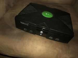 Photo First gen Xbox that still runs ! And ps3 that turns on but I’m pretty sure the hdmi port is messed up! Cheap!