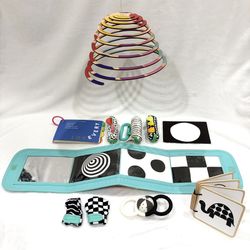 Lovevery The Looker Play Kit 0-12 Weeks