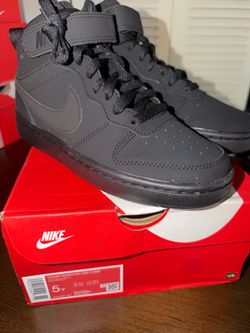 Nikes 5.5Y , women size 7