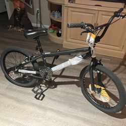 BRAND NEW KENT CHAOS 20” BLX ALL BLACK BIKE