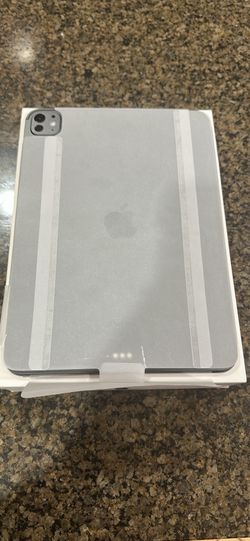 Brand new apple ipad M4 11 inch 1 tb open box only 