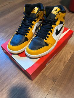 Air Jordan 1 Mid (Size 11)