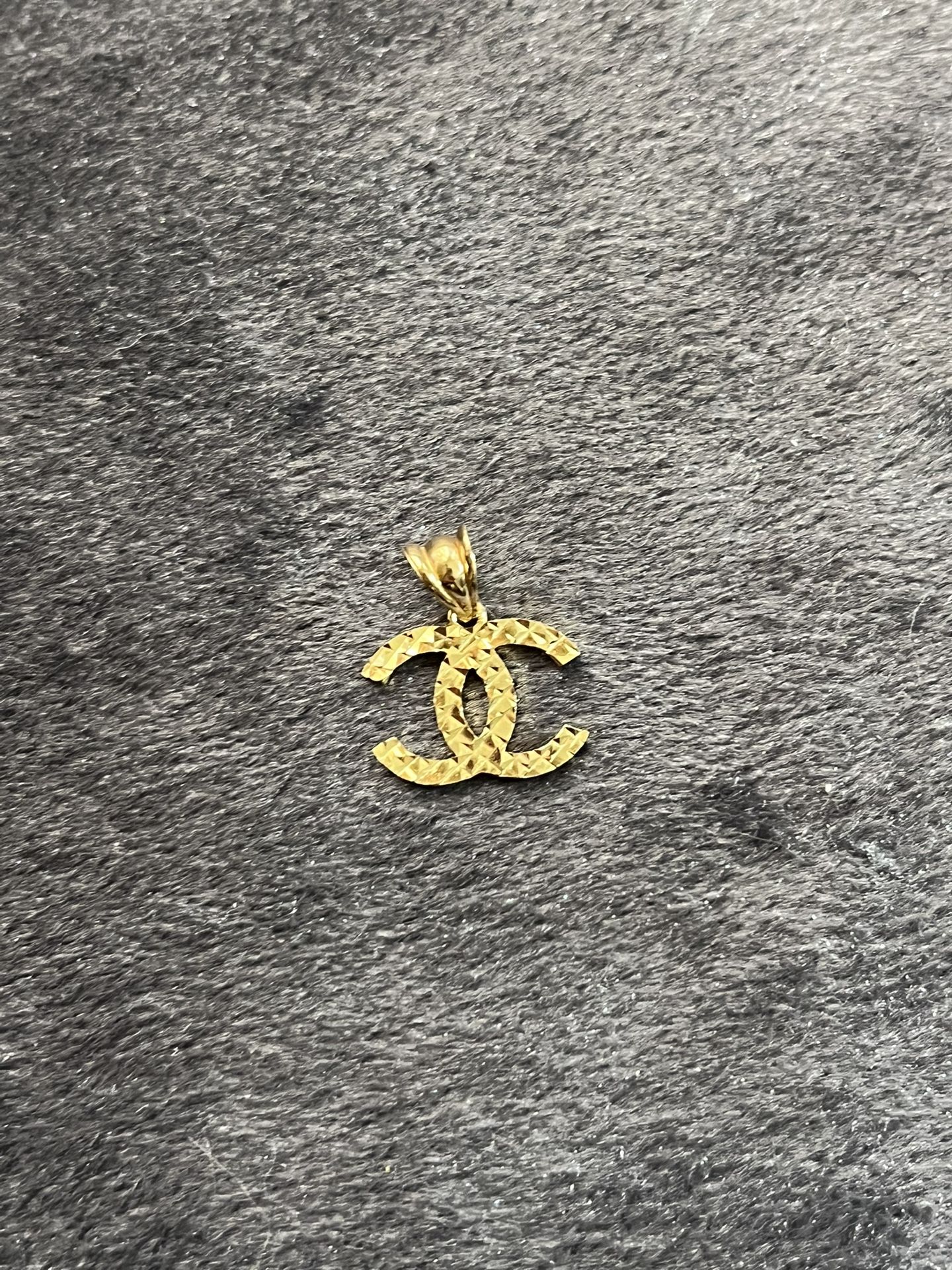 18k Saudi Gold Pendant