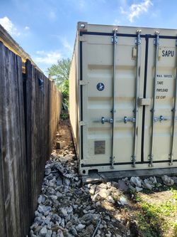 WIND & WATERTIGHT 20’ & 40’ SHIPPING CONTAINERS!