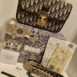  Purse/ Bag /Medium Purse /Shoulder bags /head Bag 