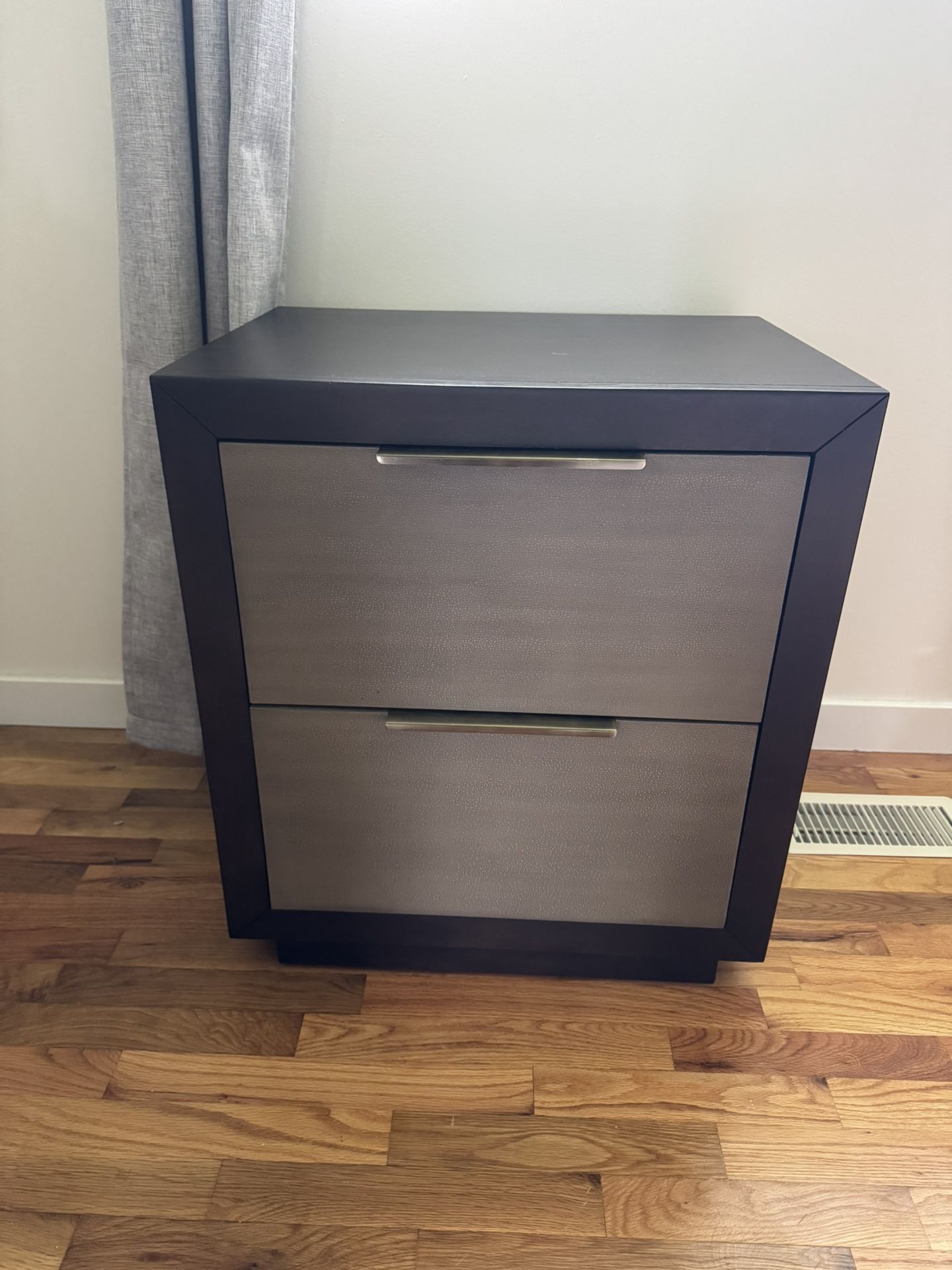 2 Night Stands