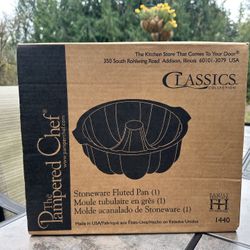 Pamper Chef 🌸 New   Fluted Pan   
