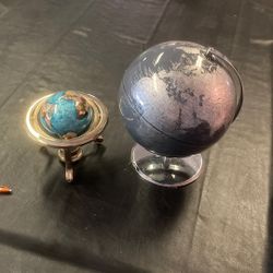 Globe.  Desk. Top.  Maps. No Shippin   $20.  For both excellent condition.
