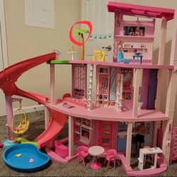 BARBIE PLAY HOUSE & RANDOM TOYS