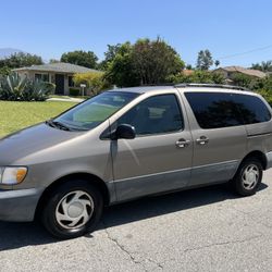 1998 Toyota Sienna