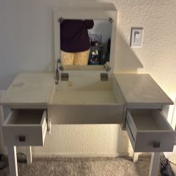 Make up vanity