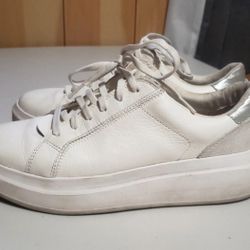 UGG Woman's Scape Lace Trainers Size 10