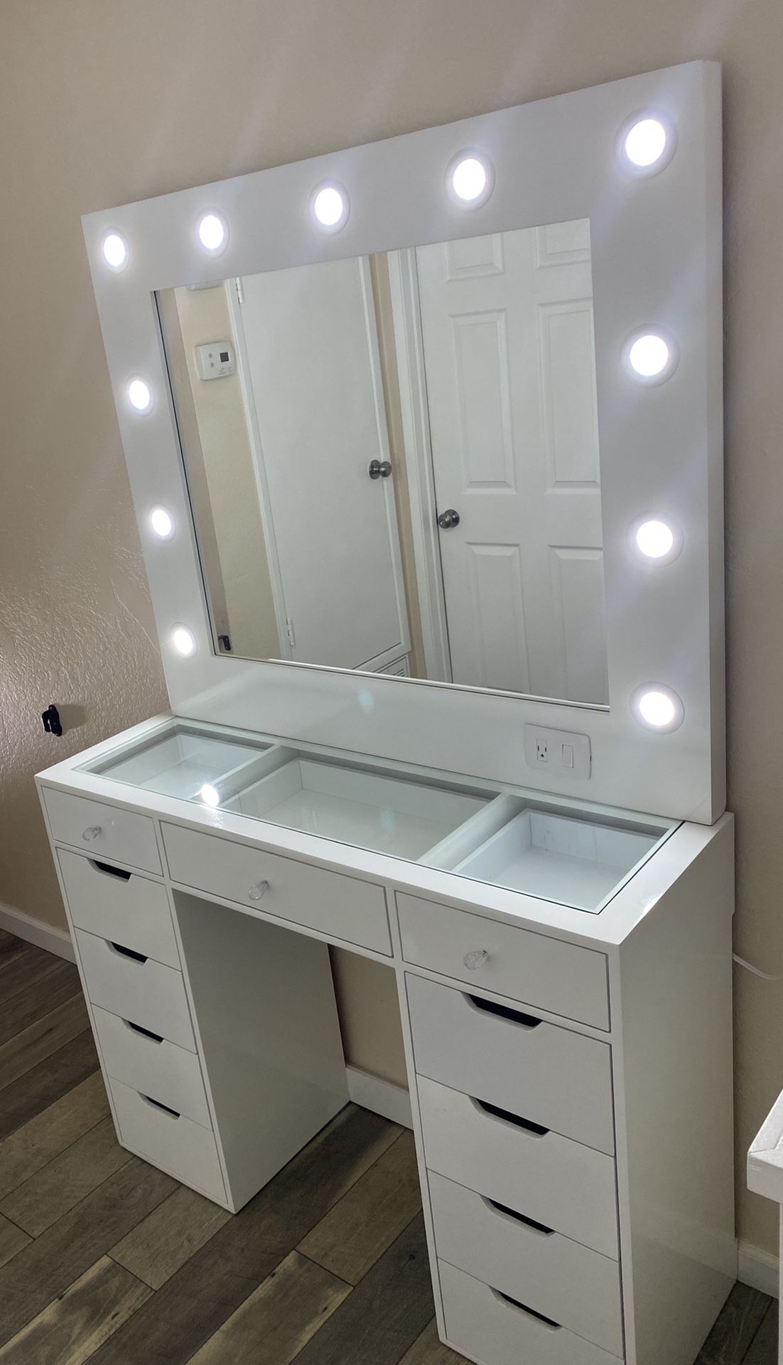 Vanity set Hollywood mirror lights