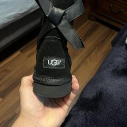 UGG Mini Bailey Bow ll Size 6 Women’s NEW
